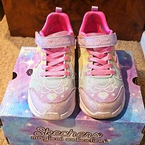 Little girl's sneakers